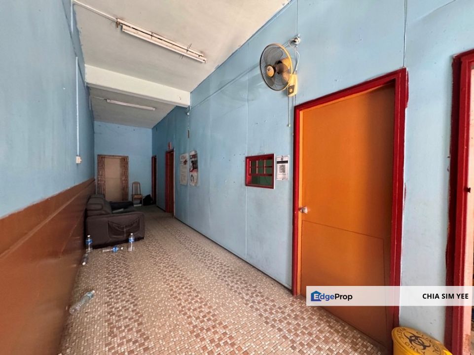 [FACING MAIN ROAD] Klang Town Kawasan 18 Jalan Kapar 3 Storey Shop End Lot , Selangor, Klang