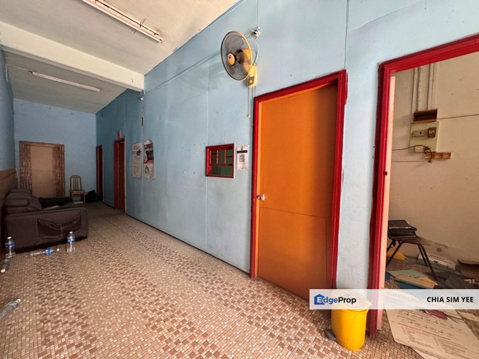 [FACING MAIN ROAD] Klang Town Kawasan 18 Jalan Kapar 3 Storey Shop End Lot , Selangor, Klang