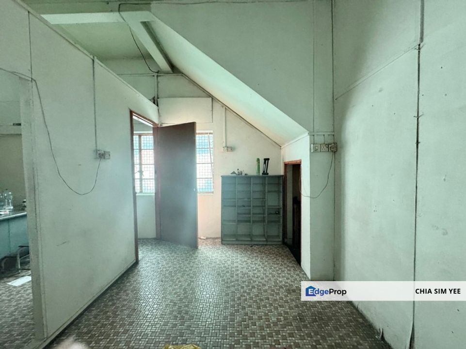 [FACING MAIN ROAD] Klang Town Kawasan 18 Jalan Kapar 3 Storey Shop End Lot , Selangor, Klang