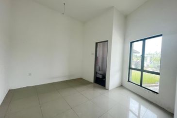 [FREEHOLD] Banting Taman Langat Jaya Single Storey Semi-D 