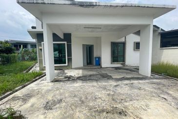[FREEHOLD] Banting Taman Langat Jaya Single Storey Semi-D 