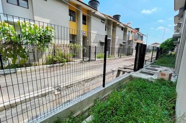 [END LOT 10FT LAND] Double Storey Bandar Mahkota Banting