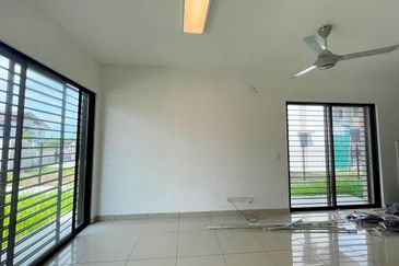 [END LOT 10FT LAND] Double Storey Bandar Mahkota Banting