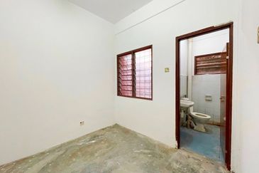 [FACING EMPTY SPACE] Bandar Mahkota Banting Double Storey