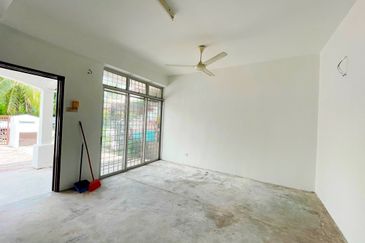[FACING EMPTY SPACE] Bandar Mahkota Banting Double Storey