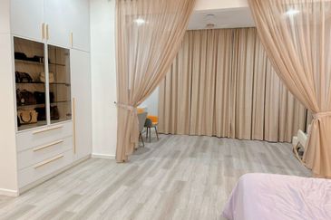 [RENOVATED FURNISHED] Banting Taman Mulia Freehold Semi-D