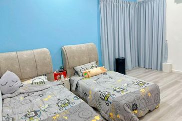 [RENOVATED FURNISHED] Banting Taman Mulia Freehold Semi-D