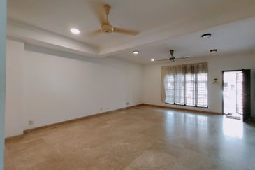 Jalan Putra Permai 10/2  C