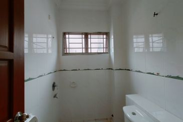 Jalan Putra Permai 10/2  C