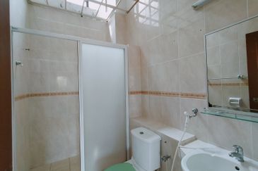 Jalan Putra Permai 10/2  C