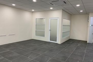 Renovated office Puchong, Bandar Puteri 2 for Rent