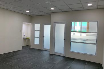 Renovated office Puchong, Bandar Puteri 2 for Rent