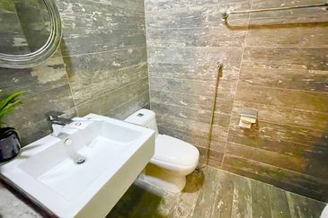 Taipan Business Centre, USJ 10