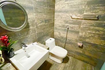 Taipan Business Centre, USJ 10