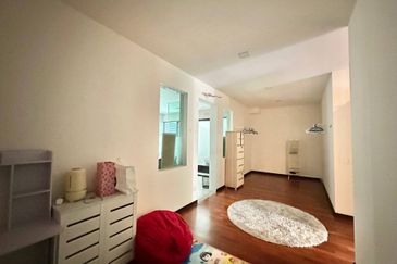 Duta Villa, Setia Alam