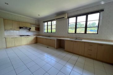 IOI Beverly Row @ IOI Resort City