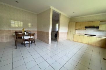 IOI Beverly Row @ IOI Resort City