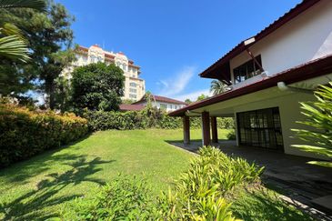 IOI Beverly Row @ IOI Resort City