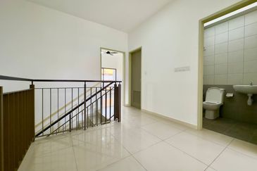 Setia Warisan Tropika (Belladonna)