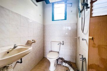 Vista Pinggiran, Taman Pinggiran Putra