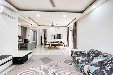 Summerglades, Perdana Lakeview West