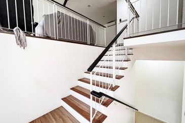 Summerglades, Perdana Lakeview West