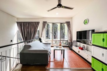 Summerglades, Perdana Lakeview West