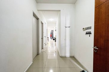 Summerglades, Perdana Lakeview West