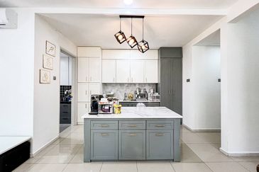 Summerglades, Perdana Lakeview West