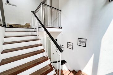 Summerglades, Perdana Lakeview West