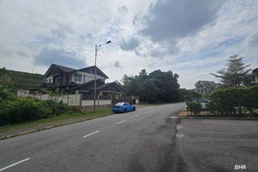 Putra Hill Residency