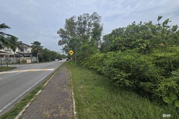 Putra Hill Residency