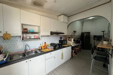 Jalan Suasana, Bandar Tun Hussein Onn