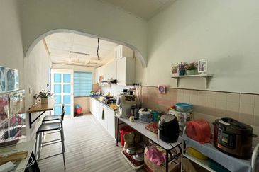 Jalan Suasana, Bandar Tun Hussein Onn