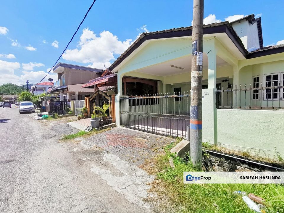 Wts : 2 Storey House Corner Lot, Taman Sri Gombak for Sale @RM900 