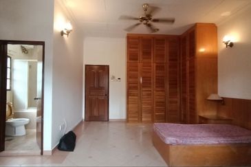 Super Cheap Cornerlot Double-Storey at Sungai Long 