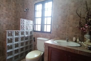 Super Cheap Cornerlot Double-Storey at Sungai Long 