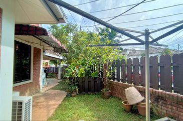 Super Cheap Cornerlot Double-Storey at Sungai Long 