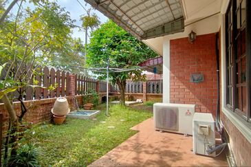 Super Cheap Cornerlot Double-Storey at Sungai Long 