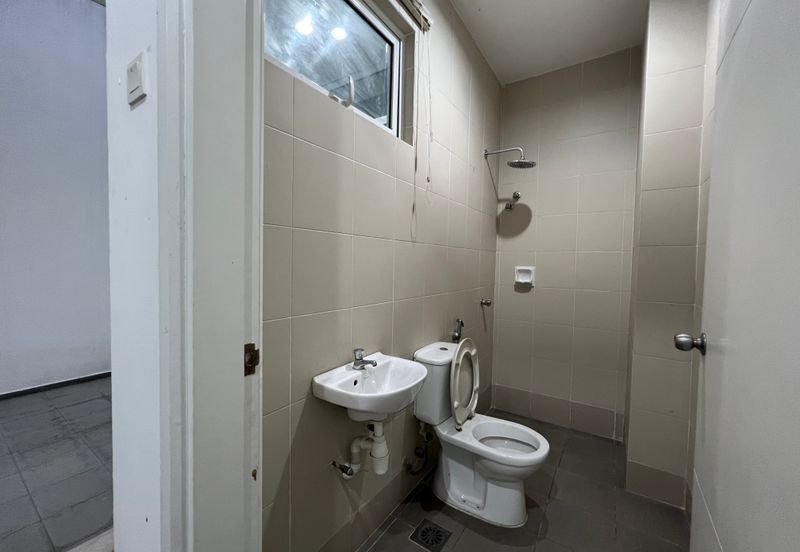 3.5 storey Country Heights Damansara Bungalow for SALE !!