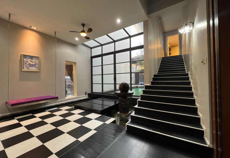 3.5 storey Country Heights Damansara Bungalow for SALE !!