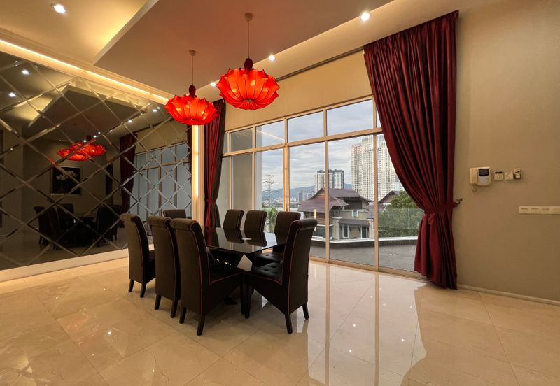 3.5 storey Country Heights Damansara Bungalow for SALE !!