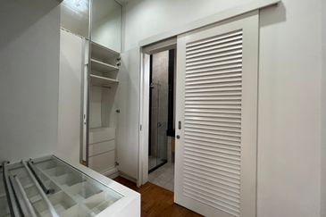 3.5 storey Country Heights Damansara Bungalow for SALE !!