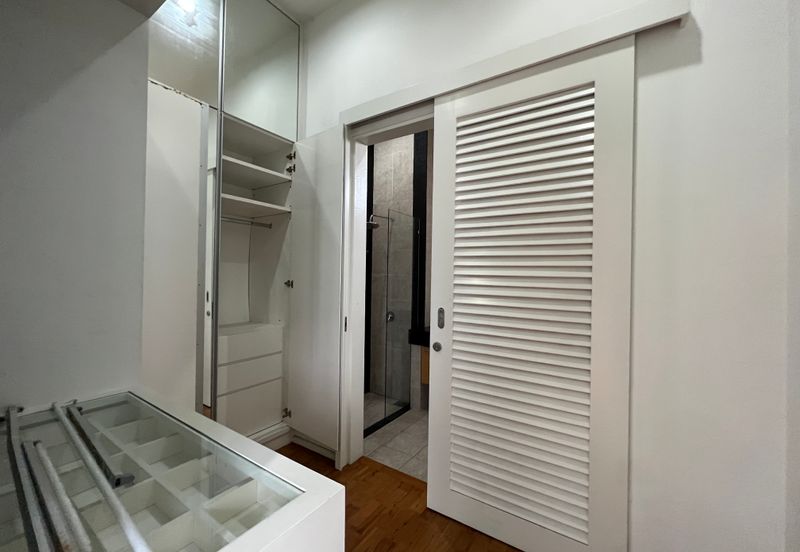 3.5 storey Country Heights Damansara Bungalow for SALE !!