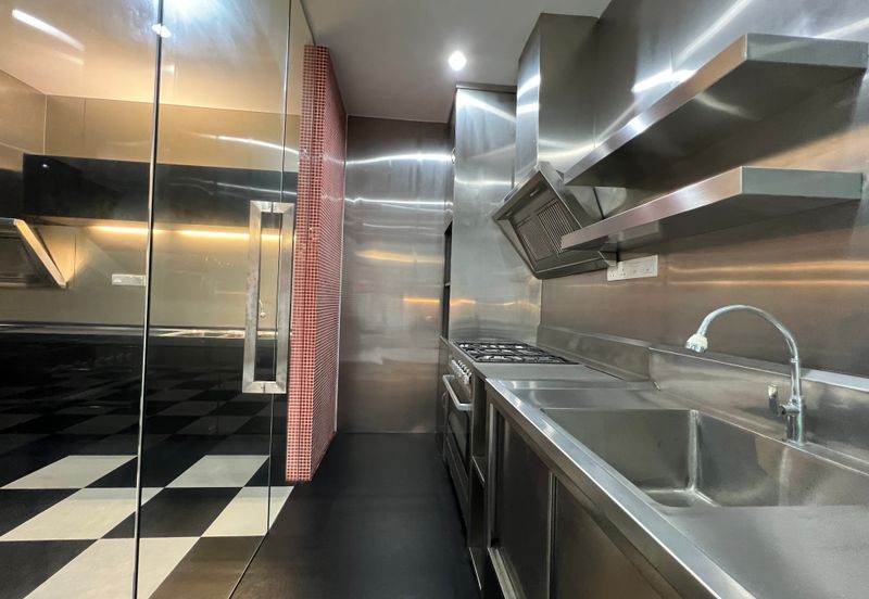 3.5 storey Country Heights Damansara Bungalow for SALE !!