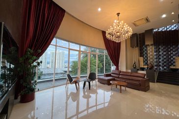 3.5 storey Country Heights Damansara Bungalow for SALE !!