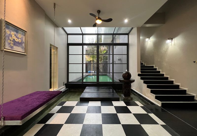 3.5 storey Country Heights Damansara Bungalow for SALE !!