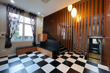 3.5 storey Country Heights Damansara Bungalow for SALE !!