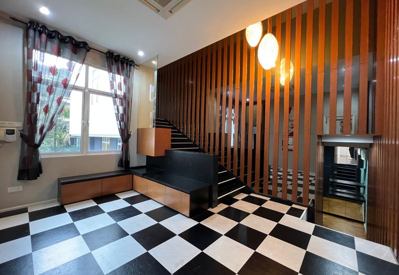 3.5 storey Country Heights Damansara Bungalow for SALE !!