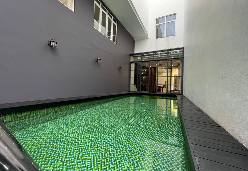 3.5 storey Country Heights Damansara Bungalow for SALE !!